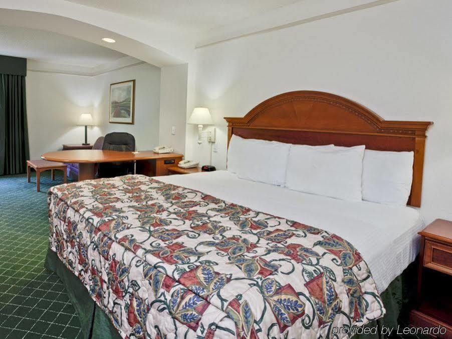 מלון La Quinta By Wyndham Atlanta סטוקברידג' מראה חיצוני תמונה